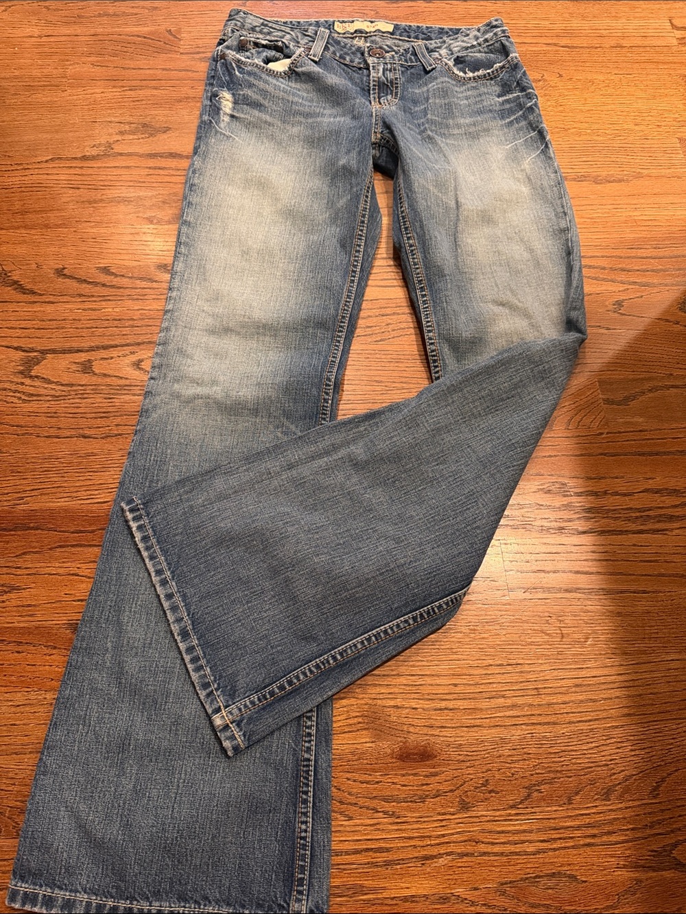 Women’s BKE Blue Y2K vintage low rise Faded flair leg Jeans sz 28 x 33.5 inseam